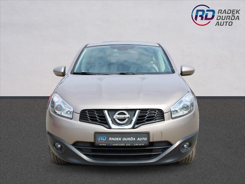Nissan Qashqai 2,0 i  NOVÉ V ČR,4x4,TAŽNÉ - fotka 2 z 24