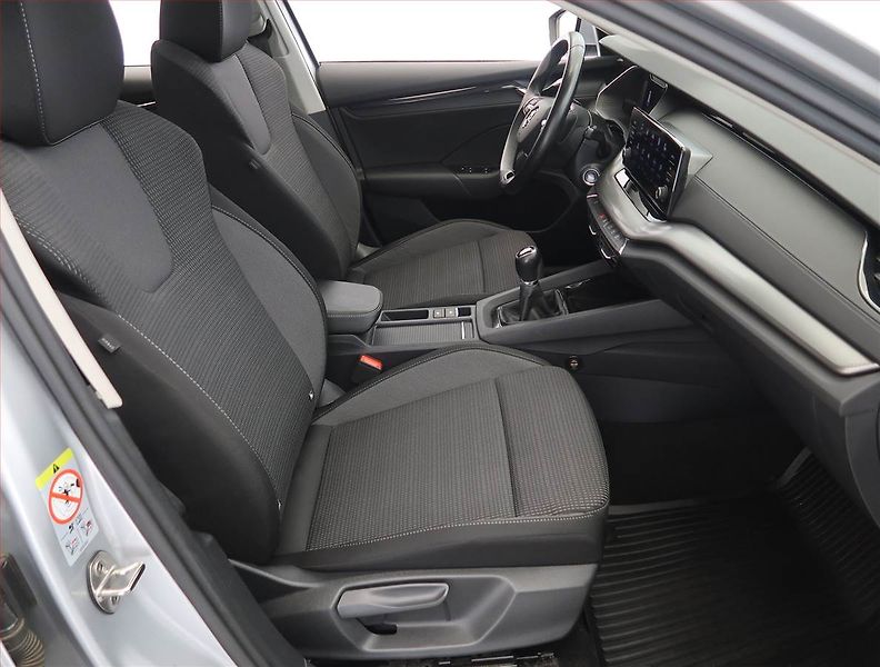 Škoda Octavia (2023) Ambition 2.0 TDI, ČR,1.maj - fotka 9 z 24