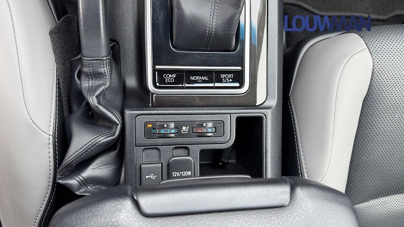 Toyota Land Cruiser AT EXECUTIVE - fotka 7 z 24