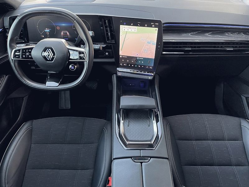 Renault Austral (2024) ICONIC full hybrid E-TECH 200 - fotka 11 z 30