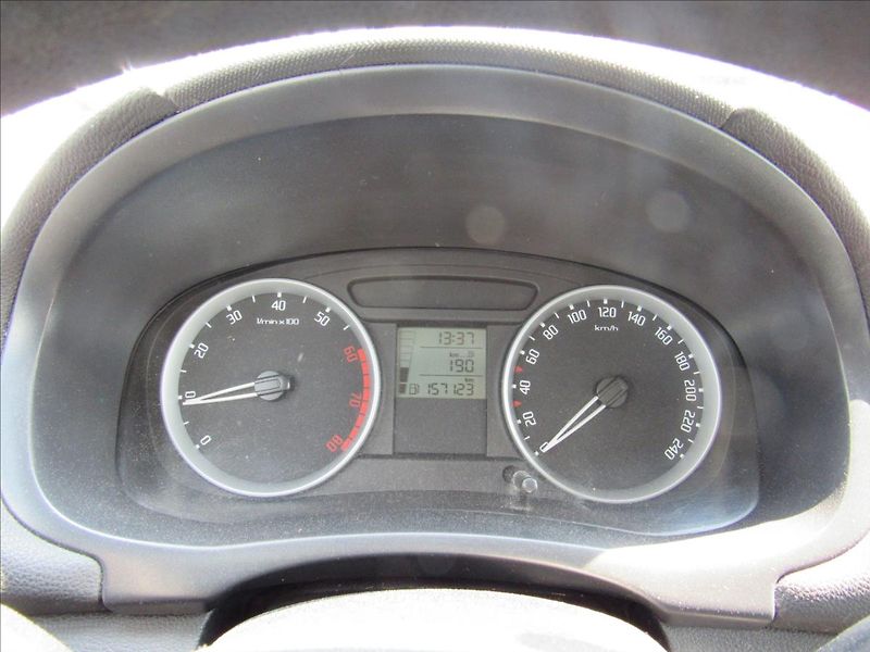 Škoda Fabia 1,2 HTP 44KW Ambiente - fotka 13 z 29