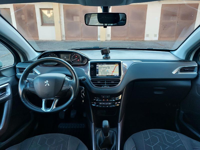 Peugeot 2008 (2015) 1,6VTi 88kw ČR 1.maj. - fotka 14 z 17