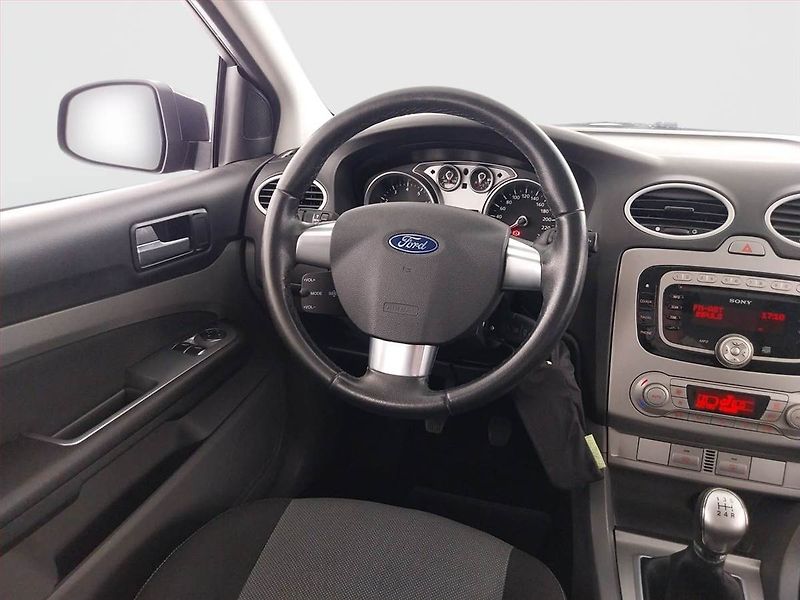 Ford Focus (2010) 1.6 16V, po STK, dobrý stav - fotka 7 z 16