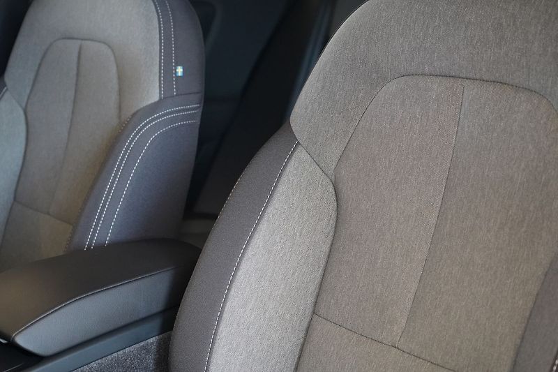 Volvo XC40 B3 Plus Dark, ACC, BLIS - fotka 19 z 43