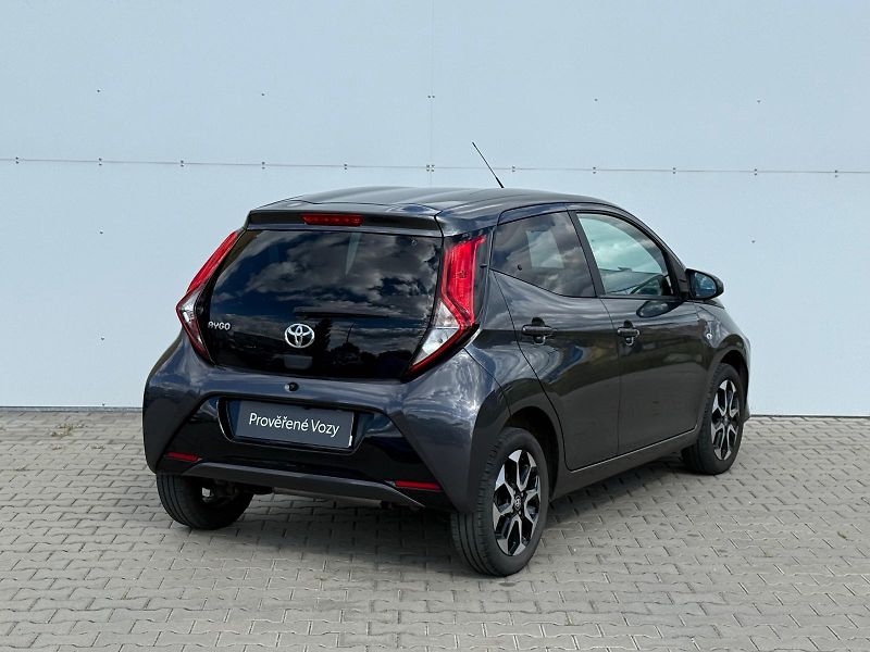 Toyota Aygo 1.0 VVT-i X-Play Style - fotka 2 z 27