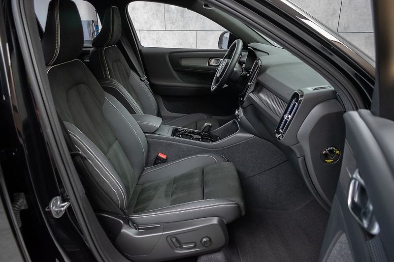Volvo XC40 B4 AWD ULTIMATE BRIGHT*ČR 1.M* - fotka 12 z 42