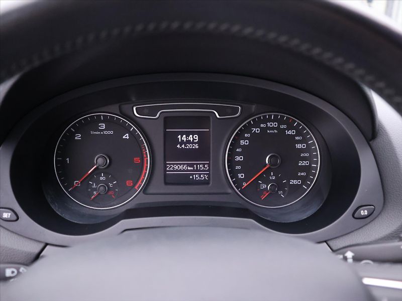 Audi Q3 2,0 TDi 130kW Quattro - fotka 18 z 31