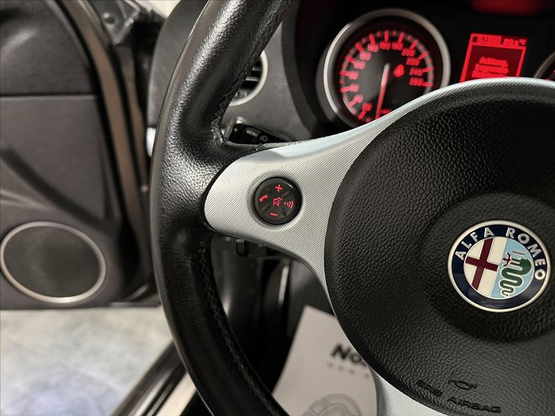 Alfa Romeo 159 2,4   JTDm V5 147 kW BOSE TOP - fotka 12 z 40