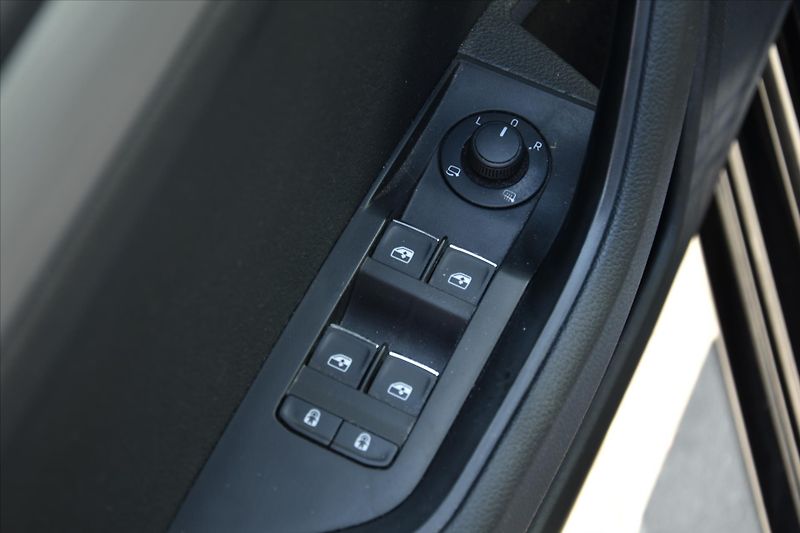 Škoda Superb 2.0TDI STYLE TAŽNÉ 1.MAJ. ČR - fotka 27 z 27
