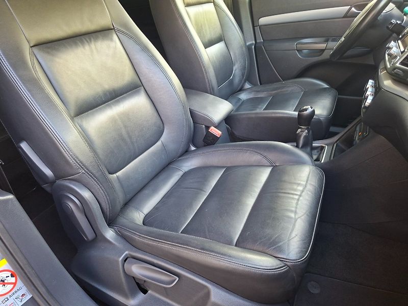 Volkswagen Sharan (2012) 2.0TDI 103kW 6MAN -7.MÍST - fotka 20 z 48