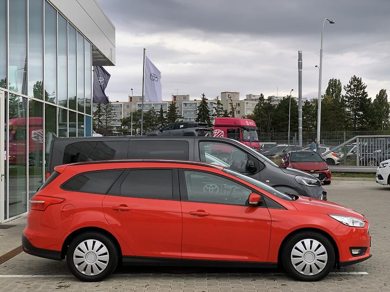 Ford Focus TREND 1.0 EcoBoost 92kW MAN6 - fotka 10 z 20