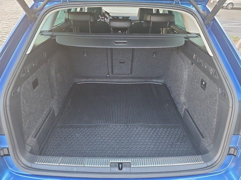 Škoda Superb Combi 2.0 TDI DSG - fotka 7 z 69