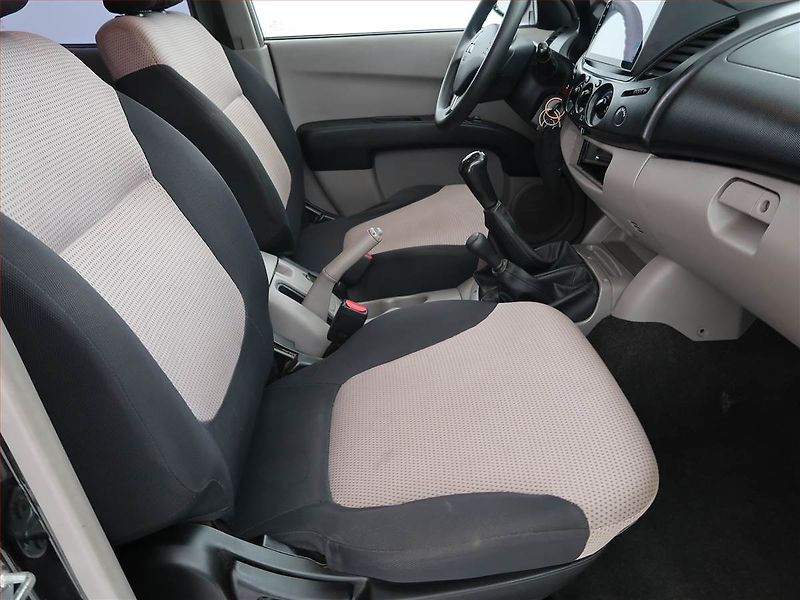 Mitsubishi L200 (2007) 2.5 DI-D, 4X4 - fotka 9 z 17