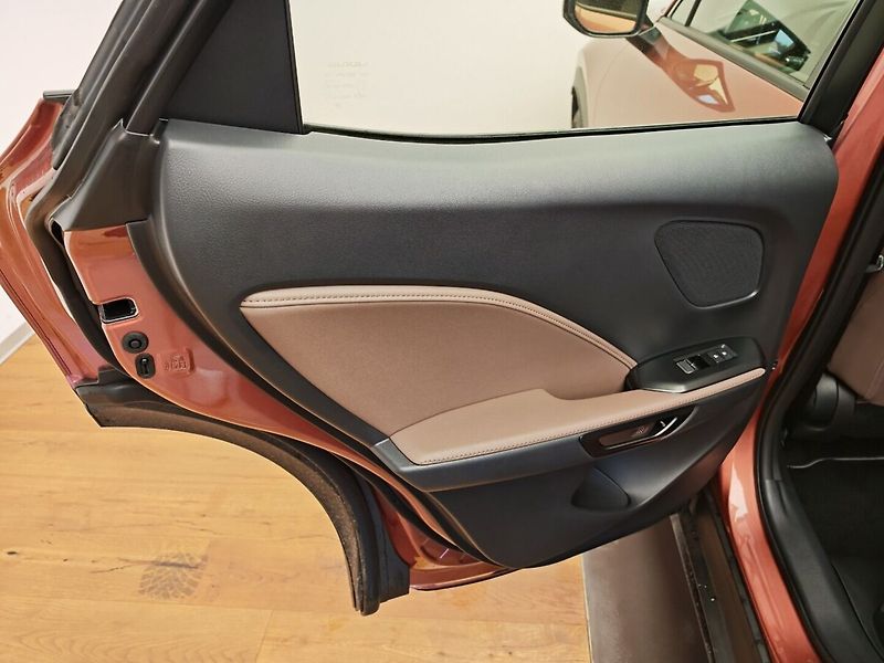 Lexus LBX 1.5 Hybrid Elegant TECH - fotka 23 z 41