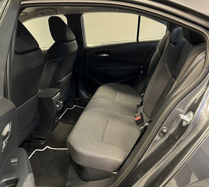 Toyota Corolla 1,8 Hybrid AT Comfort - fotka 7 z 16