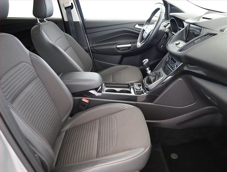 Ford Kuga (2019) Titanium 1.5 EcoBoost - fotka 7 z 17