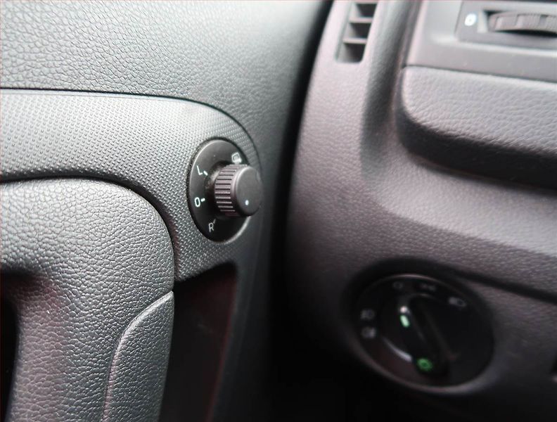 Škoda Roomster (2012) 1.6 TDI, po STK, jezdí výborně - fotka 16 z 18