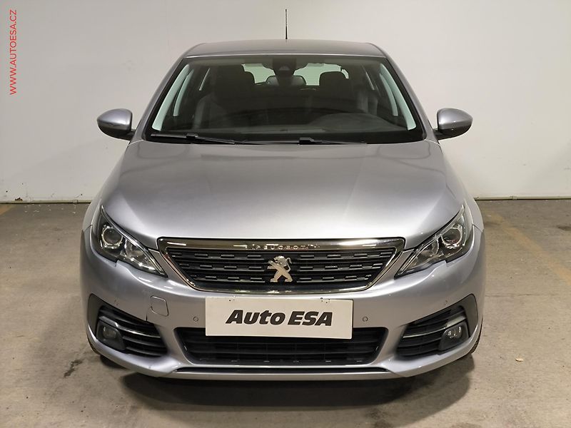 Peugeot 308 (2018) 1.2PT, Allure, navi - fotka 2 z 17