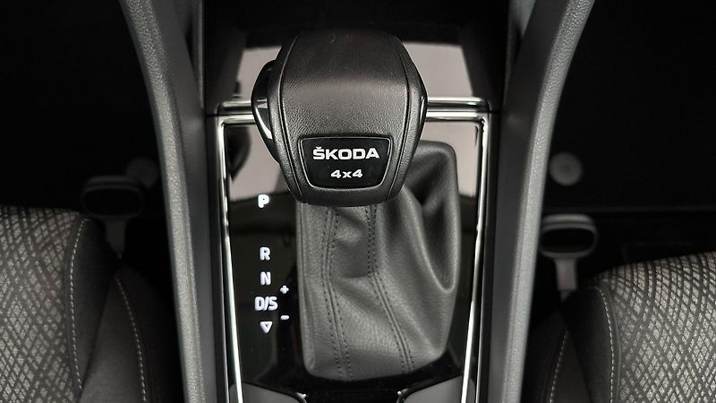 Škoda Karoq 2.0 TDI DSG 4x4 Style Exclusiv - fotka 24 z 29