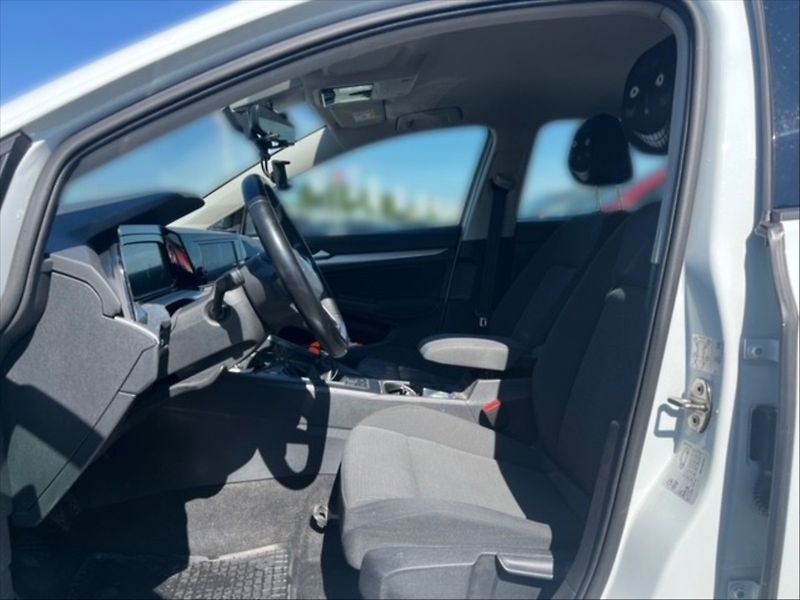 Volkswagen Golf 1,0 TSI Life - fotka 7 z 11