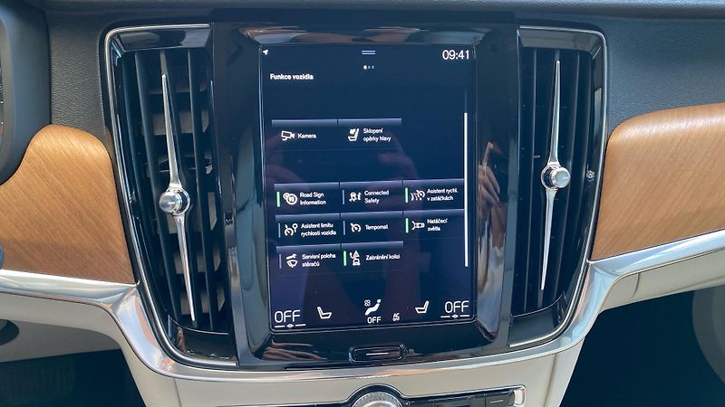 Volvo V90 MOMENTUM PRO, B4 AWD, 145+10 k - fotka 18 z 33