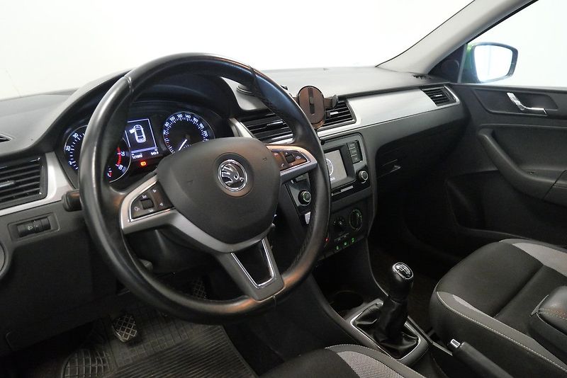 Škoda Rapid - fotka 14 z 21