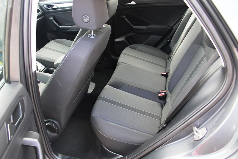 Volkswagen T-Roc (2024) 1,5TSI DSG LED ADAPT.TEMPOMAT  - fotka 10 z 21