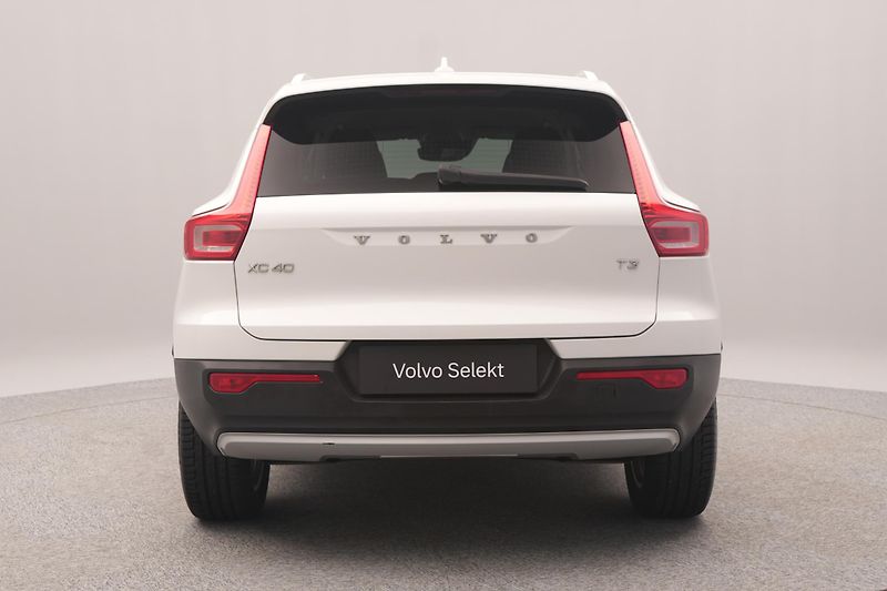 Volvo XC40 T3 MOMENTUM REZERVACE - fotka 9 z 47