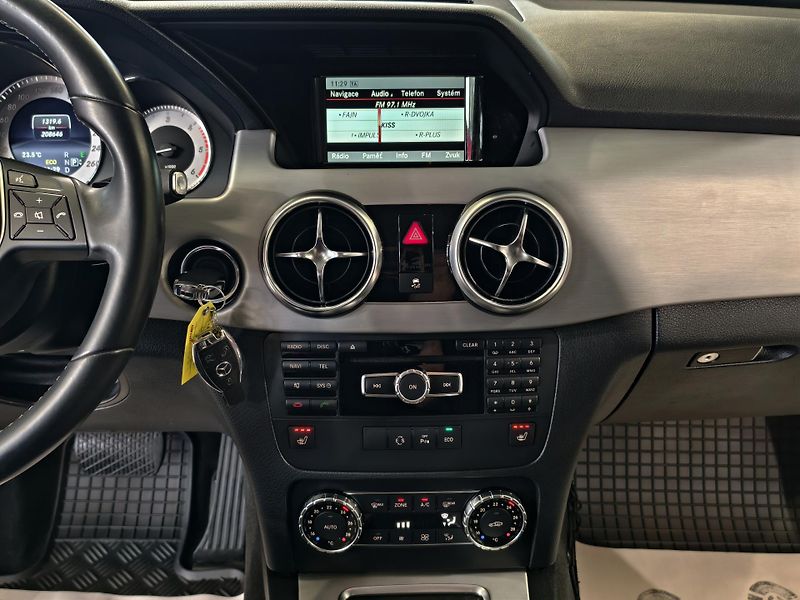 Mercedes-Benz GLK 220 CDI A/T 4MATIC BIXENON ČR - fotka 13 z 24