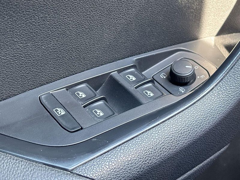 Škoda Karoq (2023) 1.5 TSI DSG Ambition - fotka 17 z 27