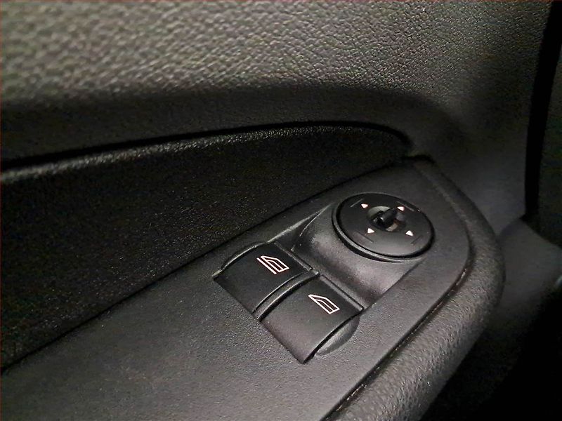 Ford Focus (2008) 1.6 TDCi, po STK, slušný stav - fotka 17 z 18