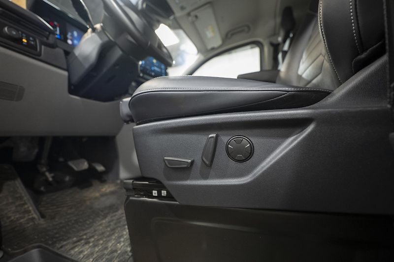 Ford Tourneo Custom 2.0 EcoBlue 125 kW 4x4 - fotka 28 z 53