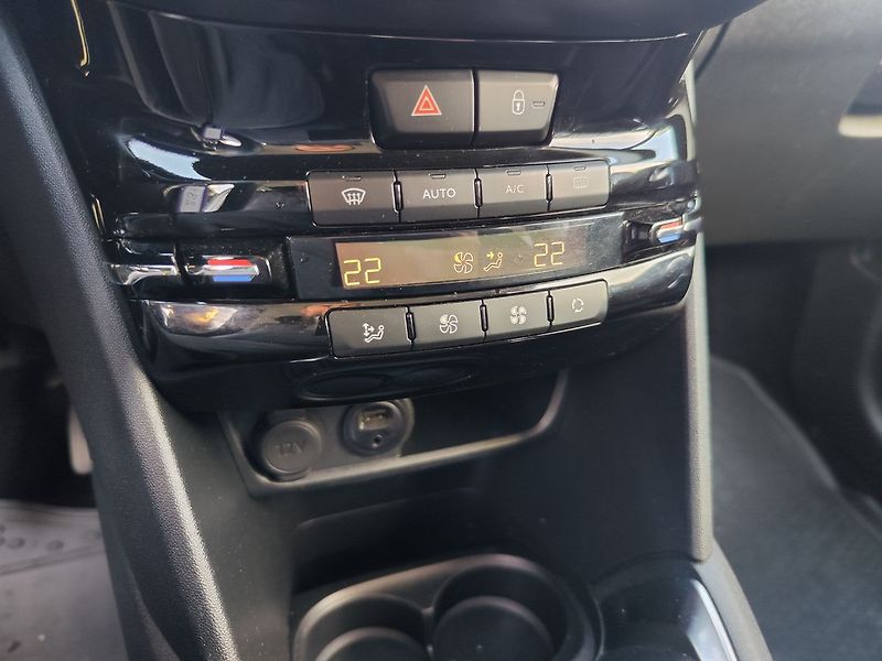 Peugeot 208 1.2 PureTech/60kW Active - fotka 16 z 25