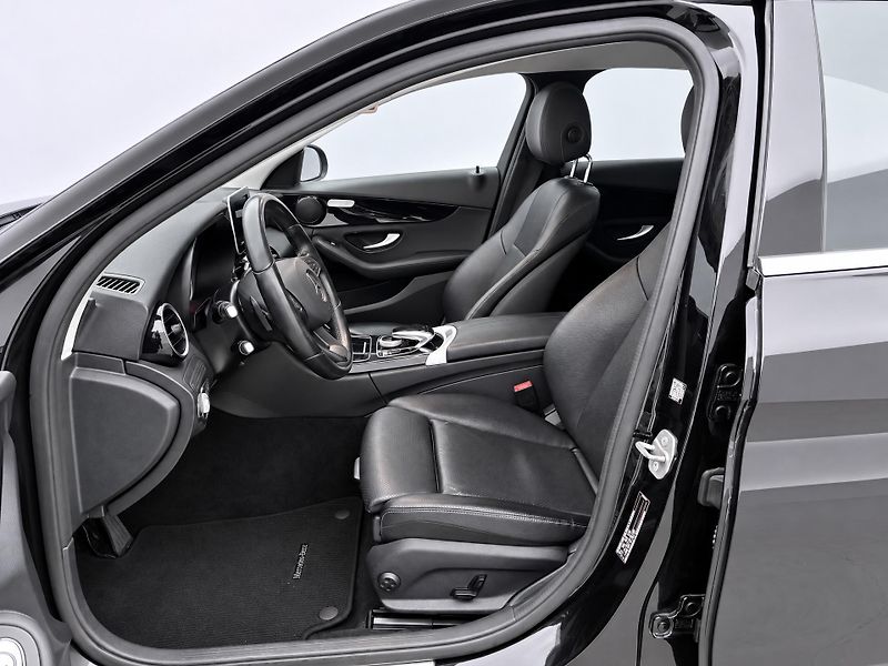 Mercedes-Benz Třídy C 2,0 200 135kW Aut. Kůže DPH - fotka 10 z 27