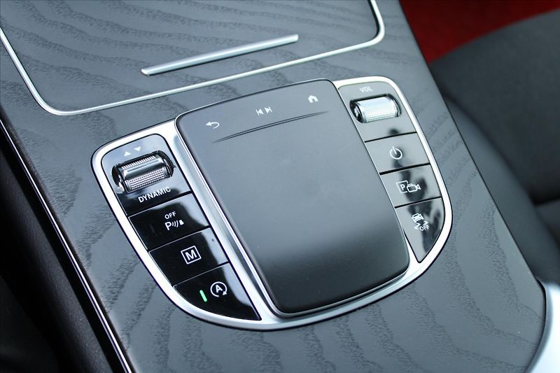 Mercedes-Benz GLC 300 4MATIC 190kW AMG ČR - fotka 27 z 29