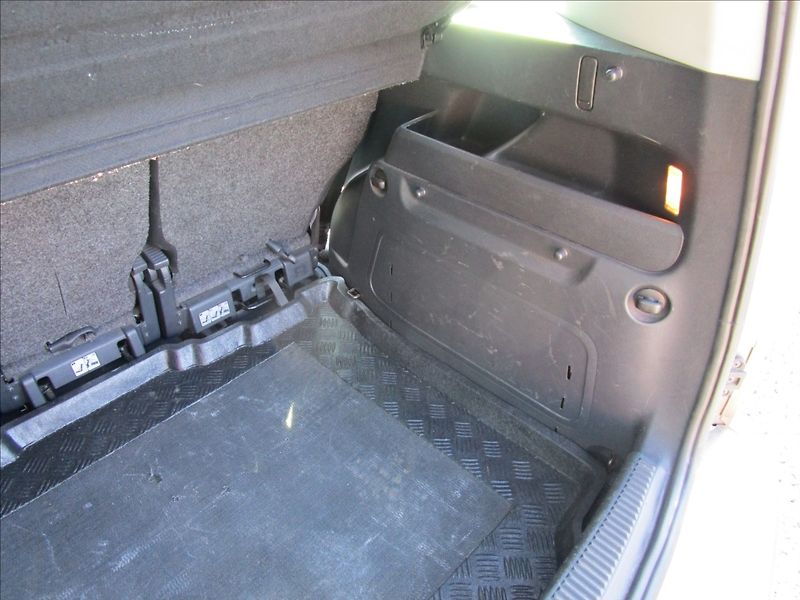 Škoda Roomster 1.4i 16V Ambition, Klima, 2. m - fotka 32 z 36