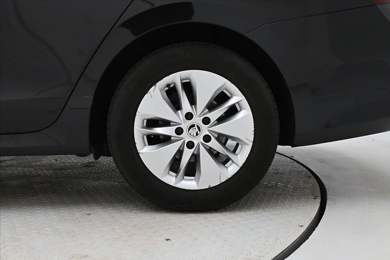 Škoda Octavia 1,0 TSI 81kW M-HEV DSG Záruka - fotka 30 z 30