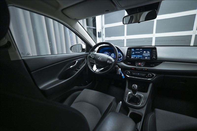 Hyundai i30 1,5 CVVT KAMERA 1. MAJITEL ČR - fotka 11 z 31