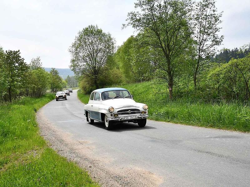 Historická vozidla a motorky projely v sobotu Českým lesem v rámci vyjížďky zvané Po pašeráckých stezkách.