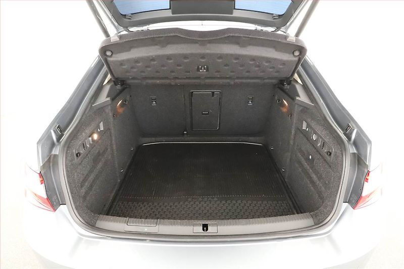 Škoda Superb (2015) Laurin&Klement 2.0 TDI - fotka 19 z 20