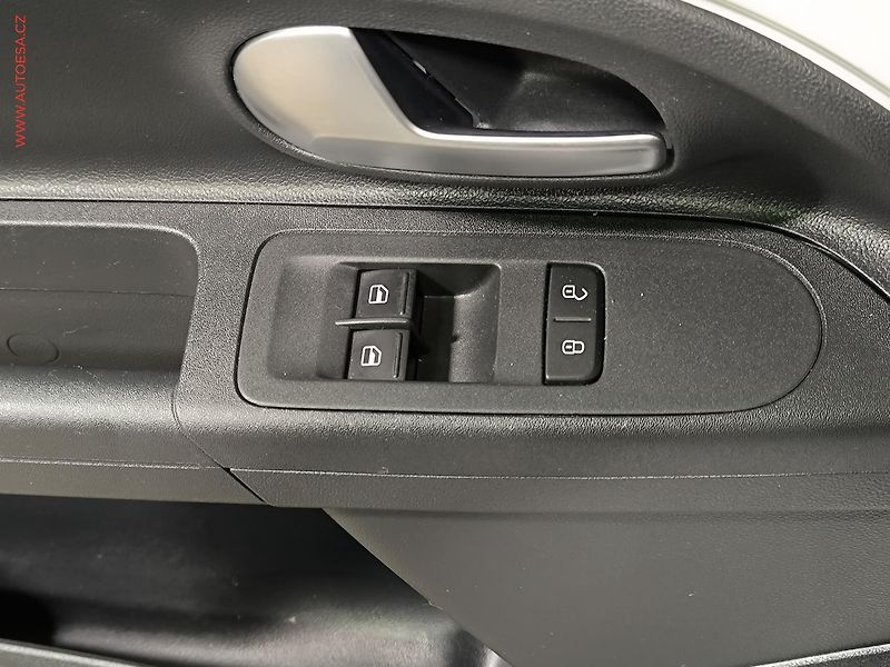 Volkswagen up! (2021) 1.0MPi, AC - fotka 15 z 15