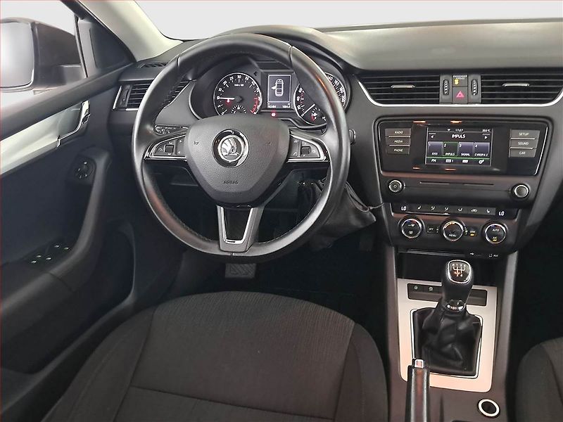 Škoda Octavia (2015) 1.6 TDI, Tempomat - fotka 7 z 19