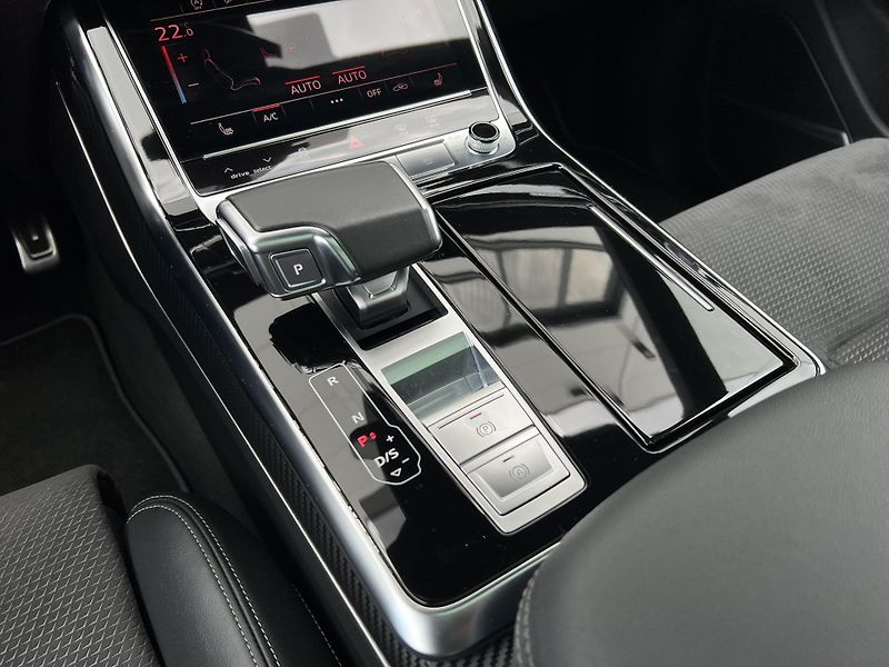 Audi Q8 55 TFSi QUATTRO S-LINE, TAŽNÉ - fotka 21 z 29