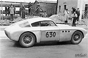 Abarth 205A Berlinettare při závodě Mille Miglia 1950.