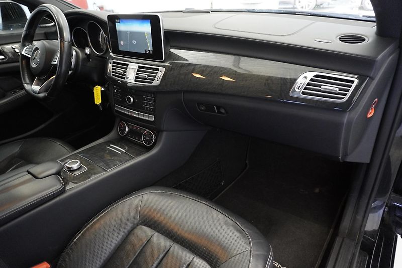 Mercedes-Benz CLS 3,0D 4MATIC AMG-LINE  - fotka 26 z 29