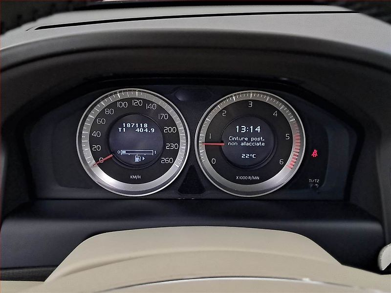 Volvo XC60 (2012) R-Design D3, 4X4, Tempomat - fotka 11 z 15