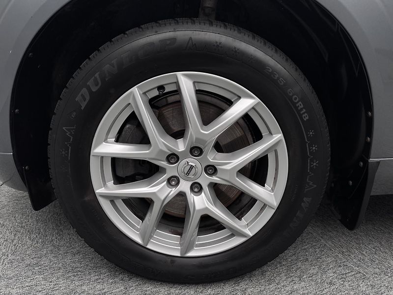 Volvo XC60 D4 AWD MOMENTUM PRO  - fotka 42 z 42