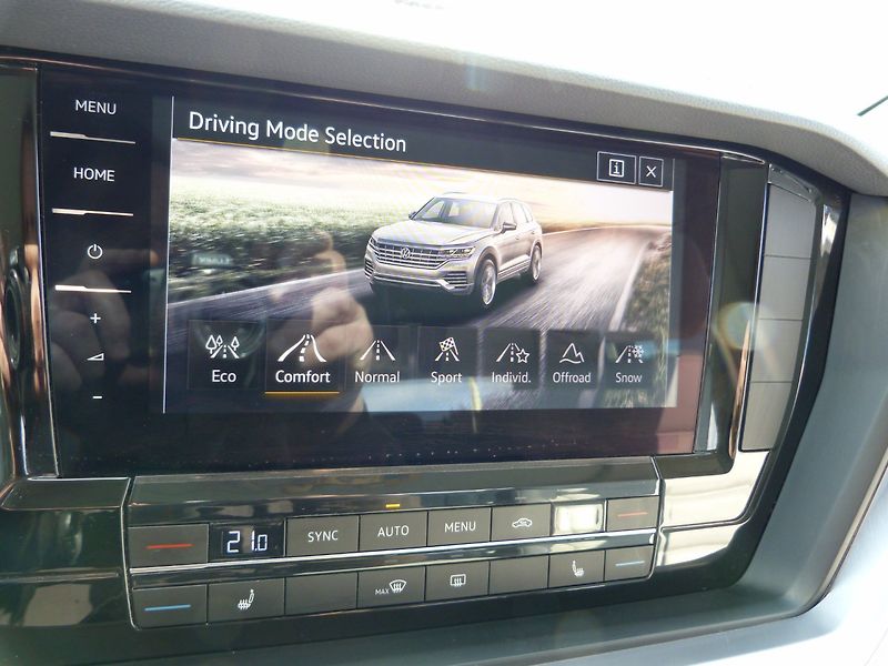 Volkswagen Touareg 3.0 TDI - fotka 26 z 42