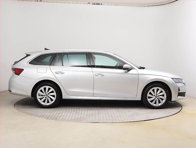 Škoda Octavia (2025) Top Selection 1.5 eTSI mHEV - fotka 6 z 22