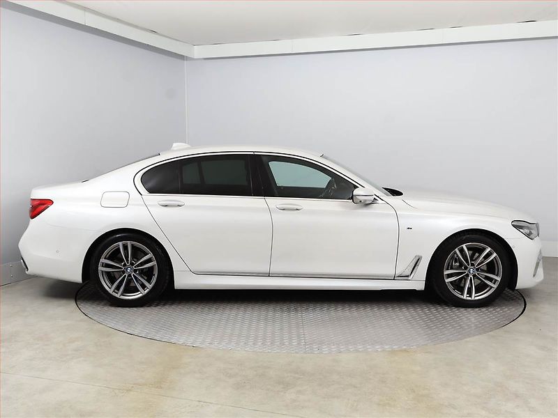 BMW Řada 7 (2019) M Paket 730d - fotka 6 z 22